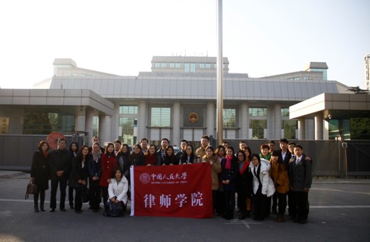 律师方向研究生观摩庭审活动成功举行