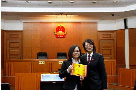 律师方向研究生观摩庭审活动成功举行