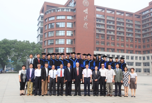 首届律师方向研究生毕业典礼成功举办