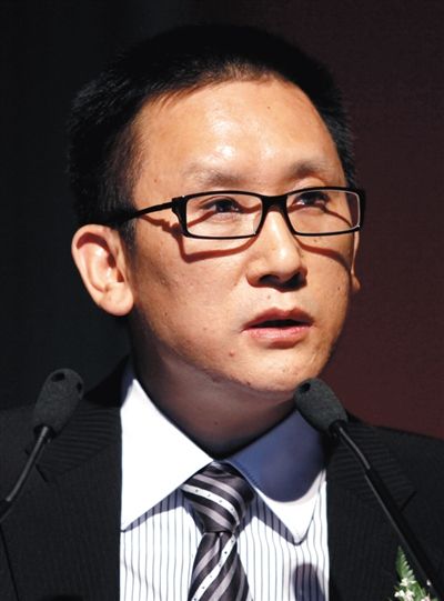 李友 方正集团原董事、执行委员会主席兼CEO  　　北京大学工商管理硕士，会计师，律师。曾在审计机关任职15年，后曾任中国高科集团董事、总裁。2001年进入方正集团。