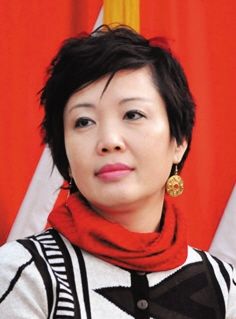 余丽 方正集团原董事、总裁 曾在地方政府商务管理部门任职多年。2000年进入方正，历任河南方正信息技术有限公司董事长、总经理、方正产业控股有限公司总裁等职务。