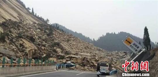 图为事故塌方现场。 李安静 摄