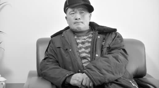 赵子龙的父亲赵明奎谈到儿子神情悲伤而恍惚 