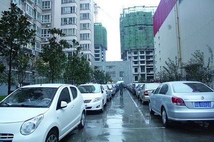 小区停车 资料图